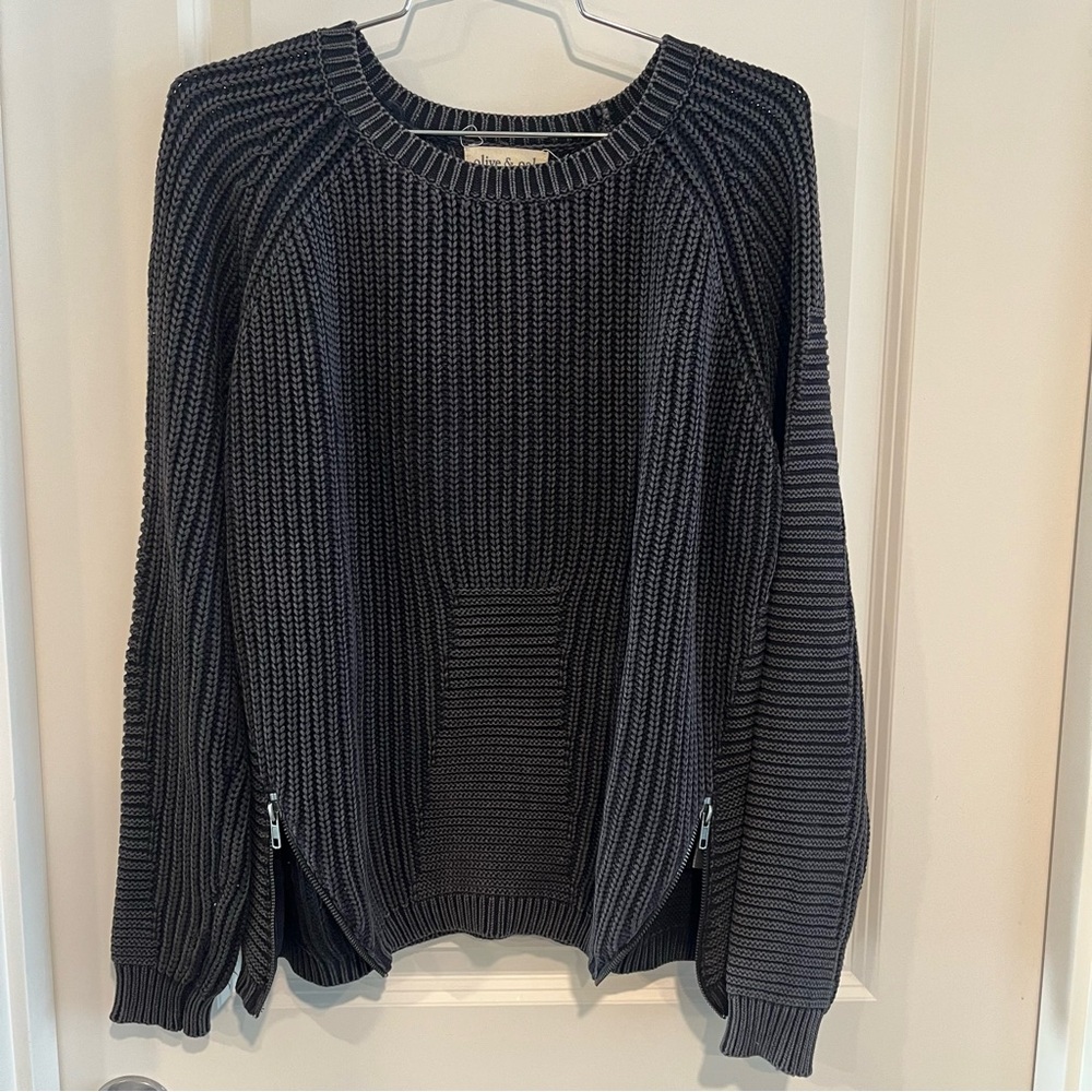 Olive & Oak Charcoal Knit Sweater